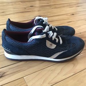 Sperry tennis shoes